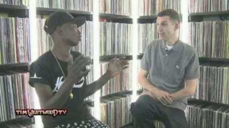 VIDEO | Lil Kesh stopped over at Tim Westwood’s
studio during his stay in London, he granted an
interview and he also dropped couple bars in his
crib session. Watch below