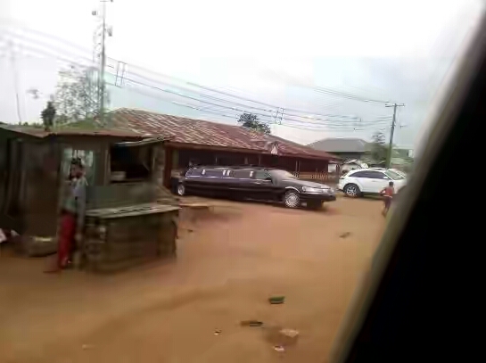 Traditional ruler in Ogun state parades expensive Limo, Murano inside mud house