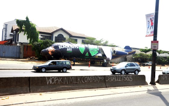 Aircraft Parked Along Oshodi-Anthony Expressway In Lagos. (Photos)