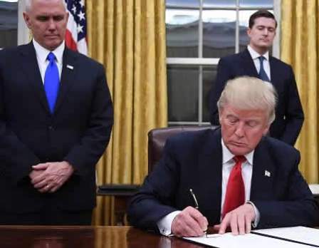 Trump signs repeal of US broadband privacy rules