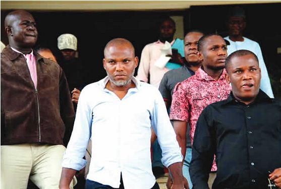 BREAKING: Nnamdi Kanu Finally Leaves Kuje Prison‎ (VIDEO)