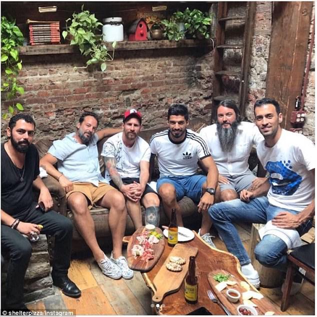 Messi, Suarez And Other Barcelona Stars Relax With Their Families In New York. (Photos)