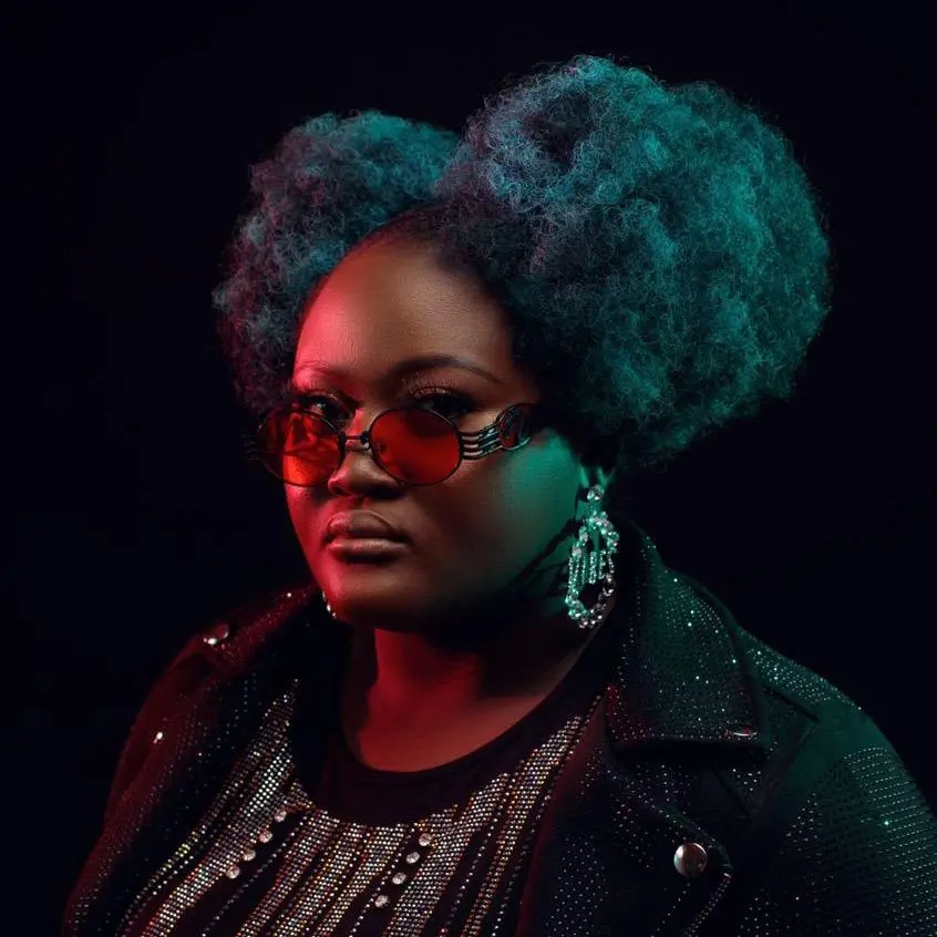 DOWNLOAD Lade – Corny mp3