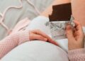6 reasons why pregnant women need to eat chocolate more often