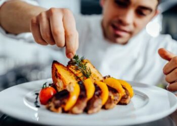 How to become a food critic in South Africa