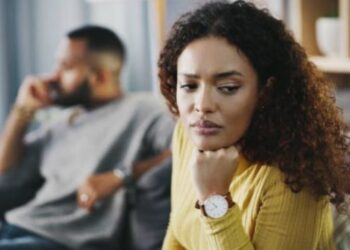 6 signs the man you’re dating is married