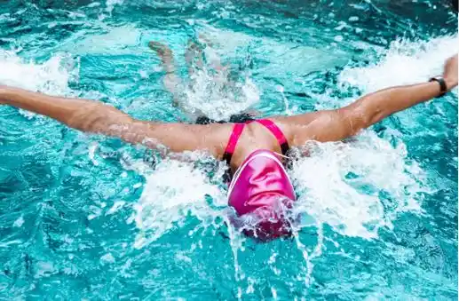 5 foods you should never eat before you swim