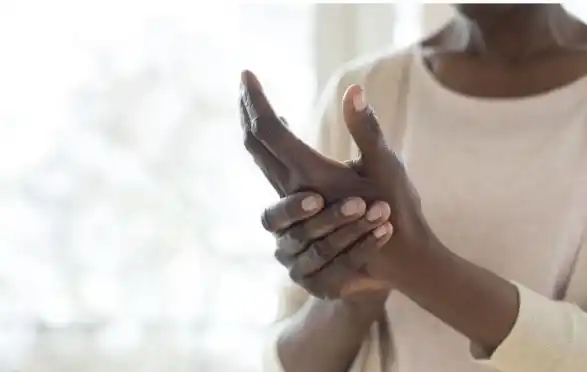 8 home remedies for dry hands caused by frequent hand washing