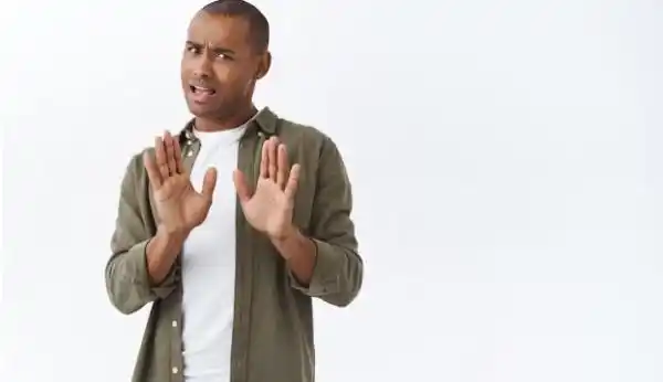 9 smart tips to say NO to an invitation without offending anyone