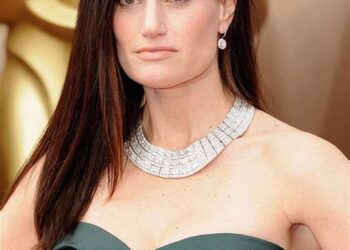 Idina Menzel Net Worth; How Rich is Idina Menzel?