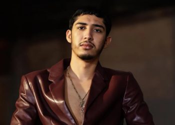 Loco (English Translation) Lyrics by Neton Vega