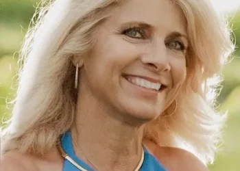 Meet Holly Bankemper – Cris Collinsworth’s Wife