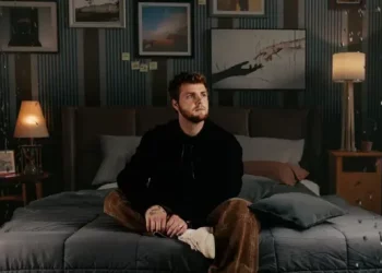 DOWNLOAD Alex Warren – Ordinary mp3