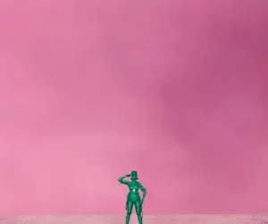 Mariah the Scientist, Kali Uchis – Is It a Crime